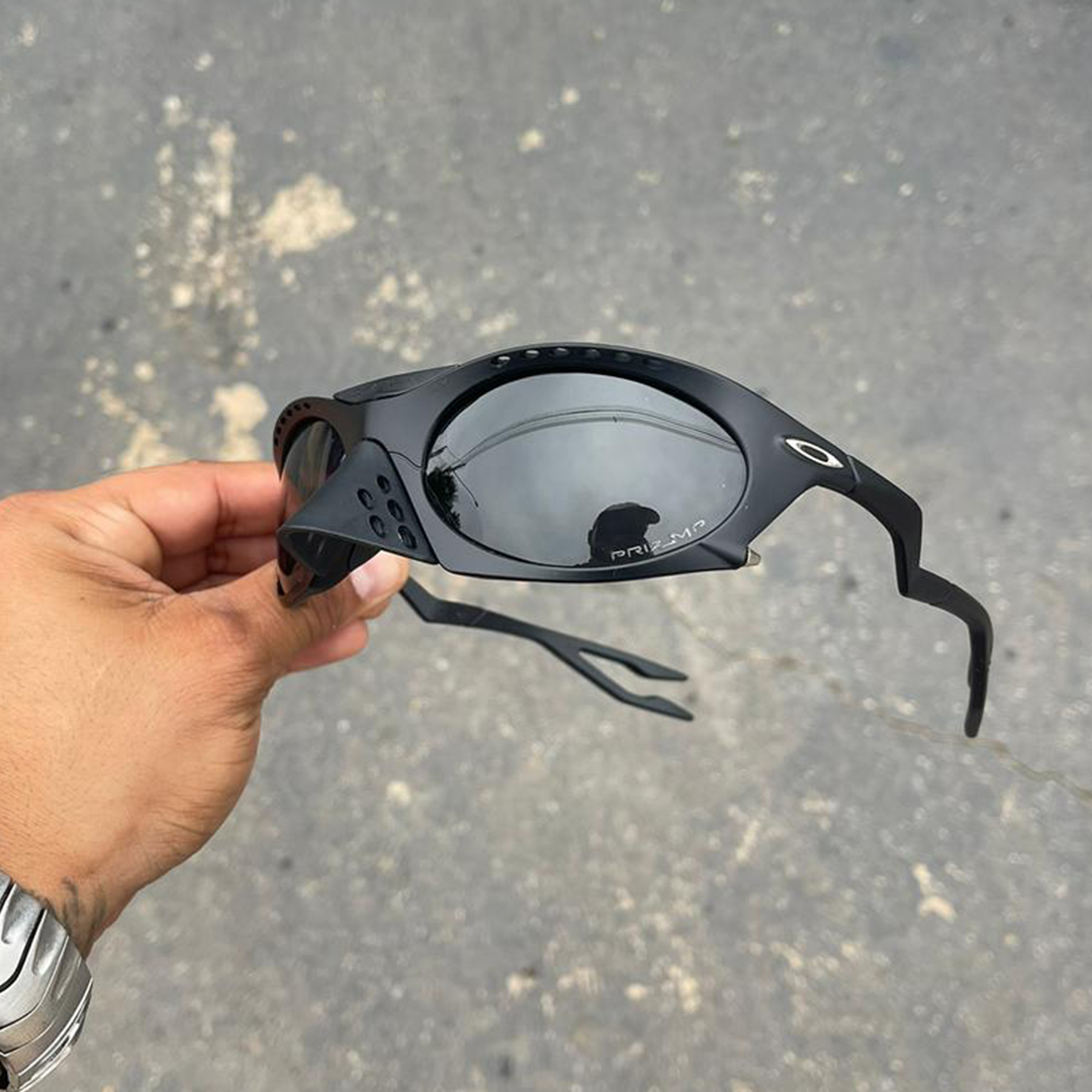 Lupa esportiva preta com lente fumê entre as mais vendidas