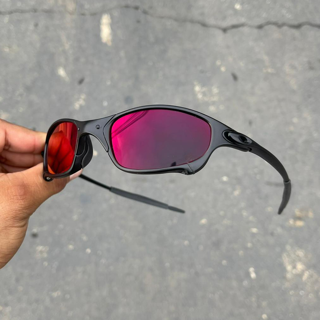 Lupa preta com lente ruby entre as mais vendidas
